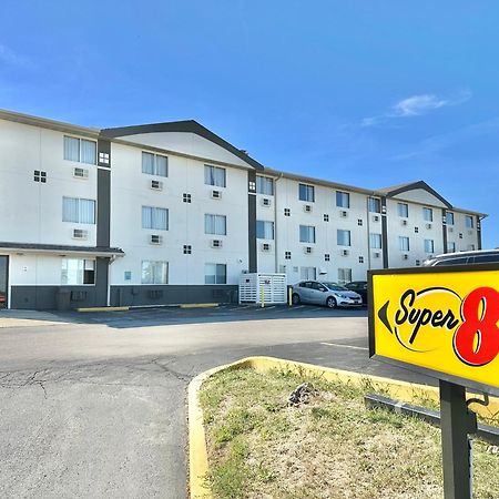 Super 8 By Wyndham Bloomington Exterior foto